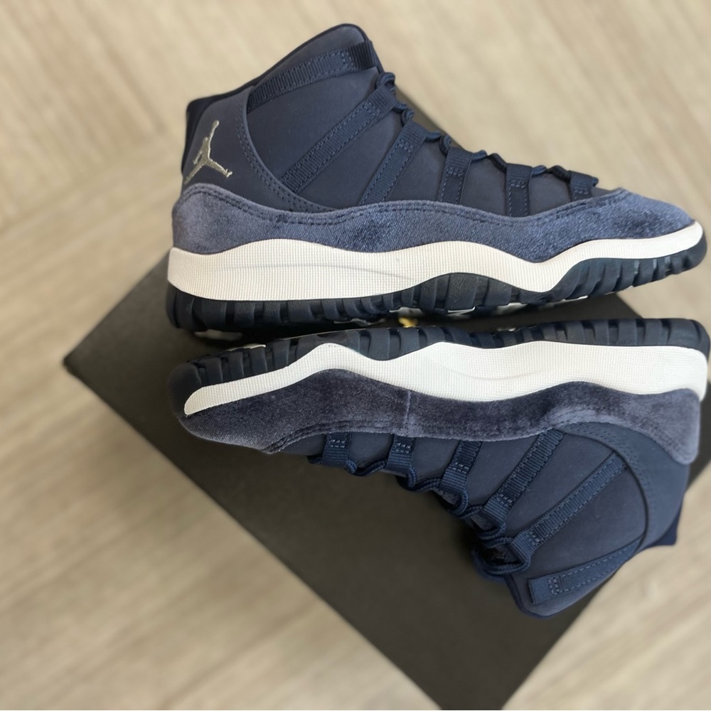 Retro 11 - Picture 7 of 7